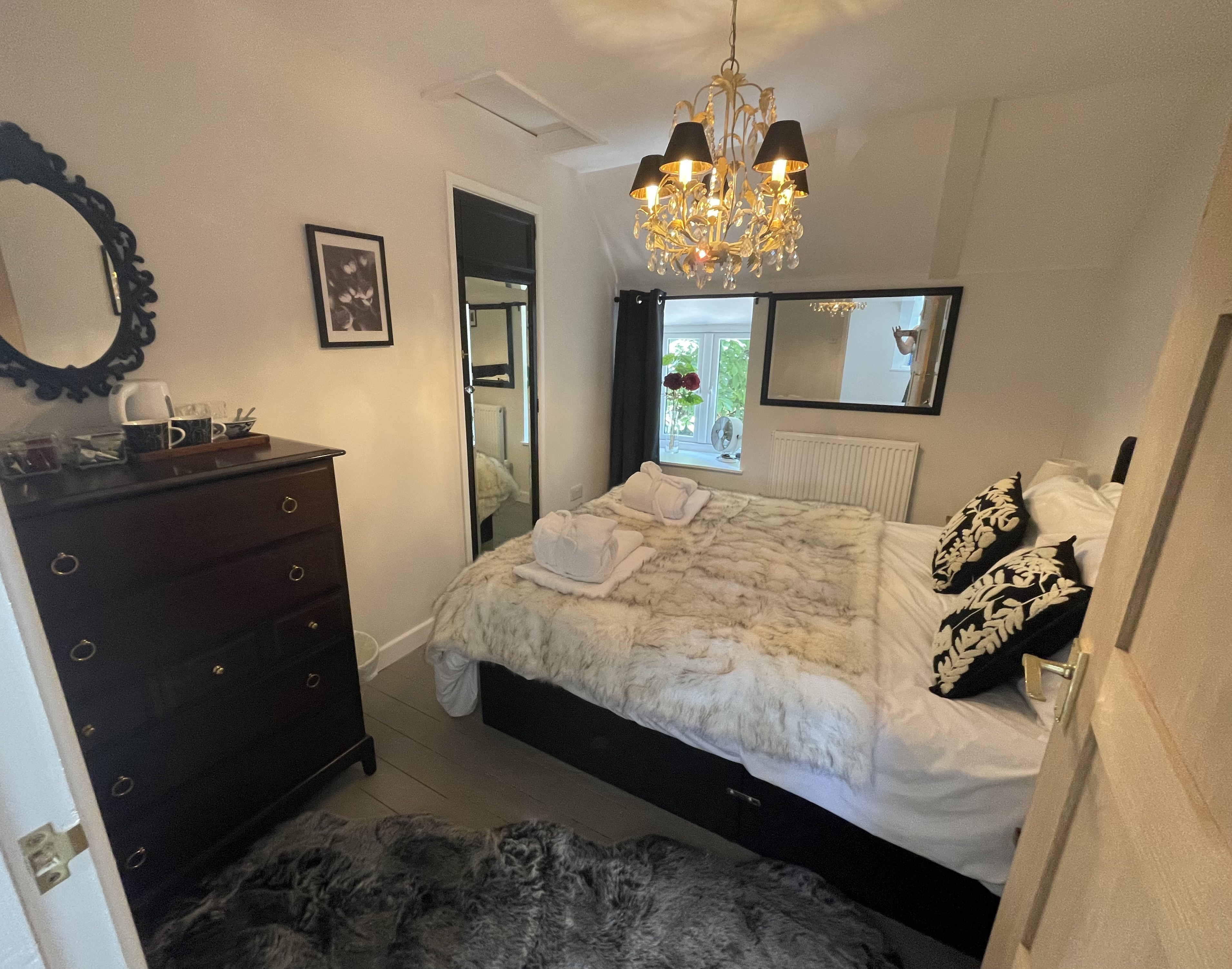 The Lodge Bedroom 7