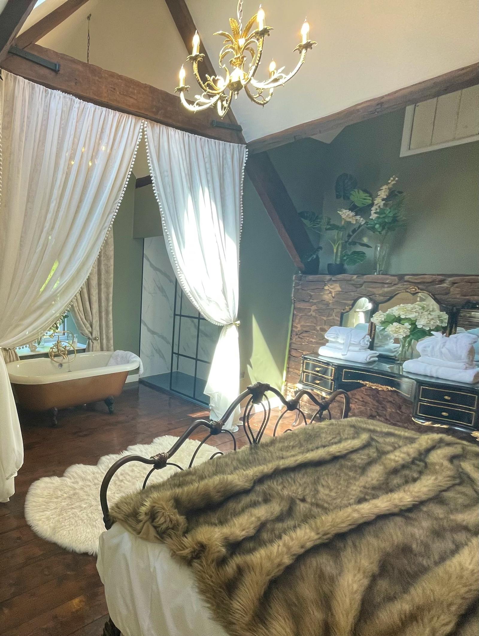 The Lodge Bedroom 8